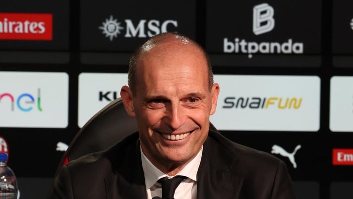 Massimiliano Allegri (allenatore AC Milan), qui durante una conferenza stampa con i rossoneri a Milanello | Milan News (Getty Images) Cremonese-Milan, probabili formazioni: ecco chi gioca a centrocampo tra Ricci, Fofana e Jashari