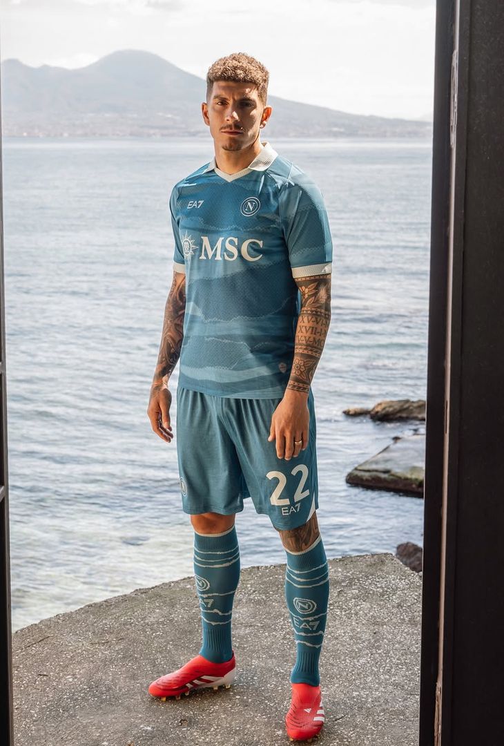 GALLERY “Partenope Jersey”, il Napoli presenta la nuova maglia: le prime immagini - immagine 3