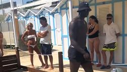 Balotelli, relax a Riccione: e la partita a bocce non guasta…
