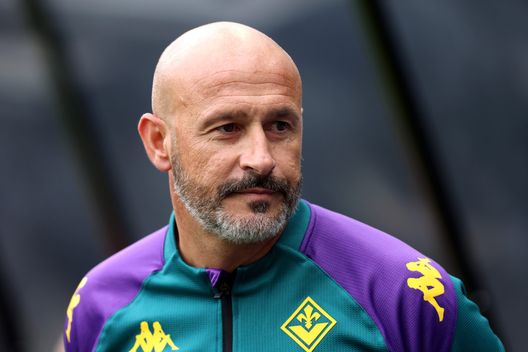 NEWCASTLE UPON TYNE, ENGLAND - AUGUST 05: Vincenzo Italiano, Head Coach of ACF Fiorentina looks on during the Sela Cup match between ACF Fiorentina and Newcastle United at St James' Park on August 05, 2023 in Newcastle upon Tyne, England. (Photo by George Wood/Getty Images) Italiano