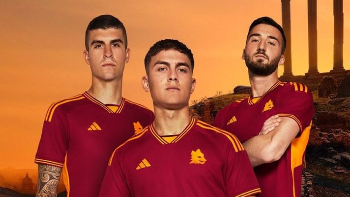 Scamacca-Morata, lotta a due con il Milan. Presentata la nuova maglia targata Adidas Scamacca-Morata, lotta a due con il Milan. Presentata la nuova maglia targata Adidas - immagine 1