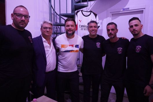 La foto di gruppo nel cuore della serata Jankulovski