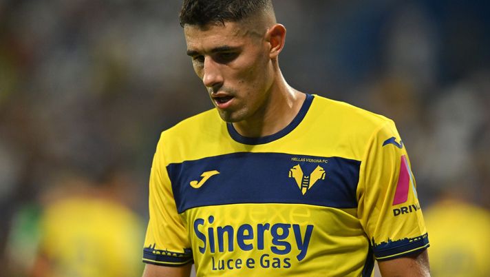 REGGIO NELL'EMILIA, ITALY - SEPTEMBER 01: REGGIO NELL'EMILIA, ITALY - SEPTEMBER 1: Davide Faraoni of Hellas Verona reacts during the Serie A TIM match between US Sassuolo and Hellas Verona FC at Mapei Stadium - Citta' del Tricolore on September 01, 2023 in Reggio nell'Emilia, Italy. (Photo by Alessandro Sabattini/Getty Images) Malusci stronca Faraoni: “La Fiorentina non può comprare dal Verona” - immagine 1