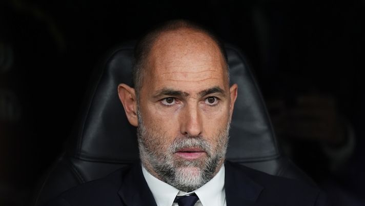 MADRID, SPAIN - OCTOBER 22: Igor Tudor, Head Coach of Juventus, looks on prior to the UEFA Champions League 2025/26 League Phase MD3 match between Real Madrid C.F. and Juventus at Estadio Santiago Bernabeu on October 22, 2025 in Madrid, Spain. (Photo by Angel Martinez/Getty Images) Tudor: “Partita di livello di Vlahovic, mi è piaciuto anche Gatti! La squadra aveva bisogno di…” - immagine 1