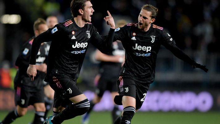 EMPOLI, ITALY - FEBRUARY 26: Dusan Vlahovic of Juventus celebrates after scoring 1-2 goal with teammate Adrien Rabiot during the Serie A match between Empoli FC and Juventus at Stadio Carlo Castellani on February 26, 2022 in Empoli, Italy. (Photo by Daniele Badolato - Juventus FC/Juventus FC via Getty Images) milan-harder-visite-mediche-jimenez-musah-demiral-rabiot-vlahovic-fabbian-fabrizio-romano-matteo-moretto-rassegna-stampa-calciomercato-news-ultima-ora