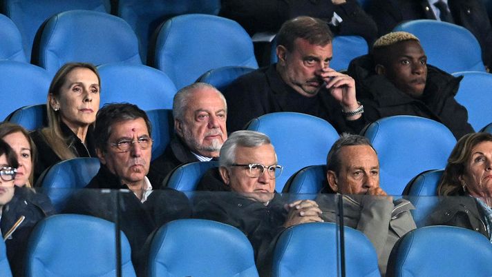 NAPLES, ITALY - NOVEMBER 08: Aurelio De Laurentiis SSC Napoli president watches the match beside his striker Victor Osimhen during the UEFA Champions League match between SSC Napoli and 1. FC Union Berlin at Stadio Diego Armando Maradona on November 08, 2023 in Naples, Italy. (Photo by Francesco Pecoraro/Getty Images) napoli union de laurentiis