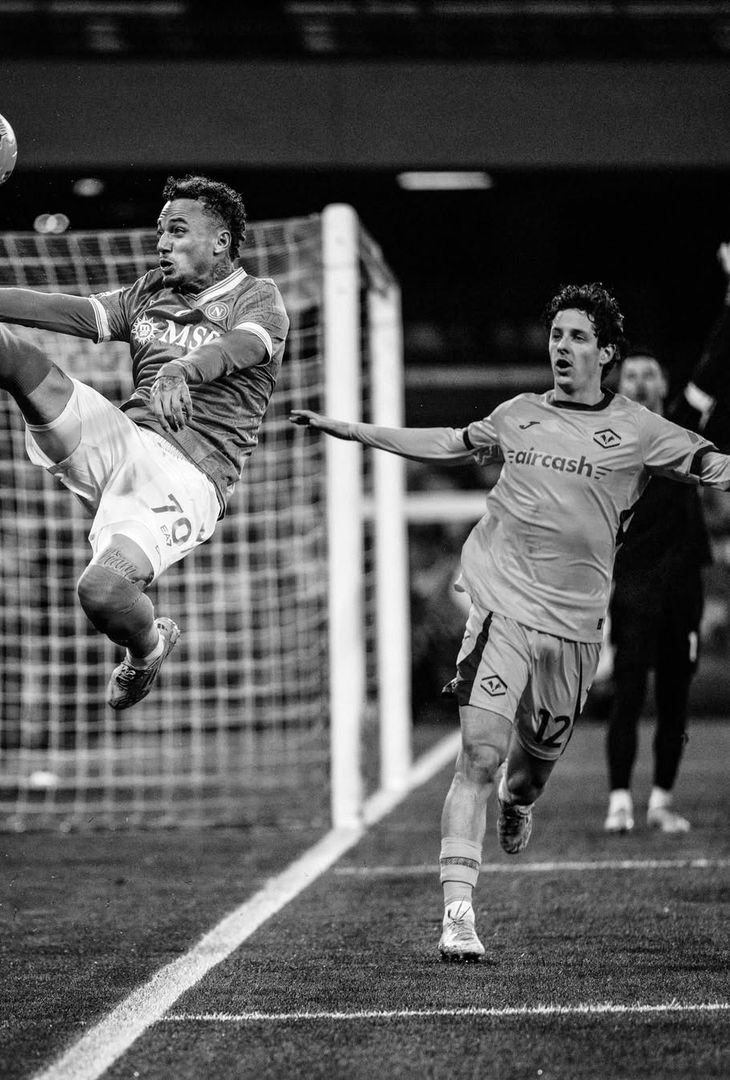 La poca ferocia del primo tempo e la cosiddetta 'cazzimma' mostra nella ripresa: due facce della stessa medaglia che compongono il riassunto 'in bianco e nero' di Napoli-Hellas Verona realizzato dall'admin dell'account Instagram della compagine partenopea.