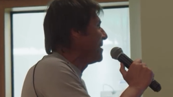 Puro spettacolo durante il compleanno di Conte: il mister e lo staff si scatenano!