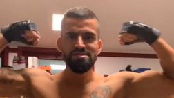 VIDEO – Rincon fa il pugile in spogliatoio. E Izzo: “Stai perdendo la testa!”