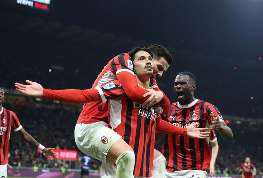 Milano, Italia - 2 febbraio 2025: Tijjani Reijnders esulta con Theo Hernandez e Fikayo Tomori dopo aver segnato contro l'Inter. (Foto di Claudio Villa/AC Milan via Getty Images) Milan, parla Tare: “Qui si deve vincere, voglio vedere la maglia sudata”- immagine 3
