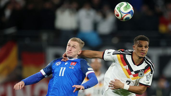 LEIPZIG, GERMANY - NOVEMBER 17: Malick Thiaw of Germany and Tomas Bobcek of Slovakia battle for possession during the FIFA World Cup 2026 qualifier match between Germany and Slovakia at Red Bull Arena on November 17, 2025 in Leipzig, Germany. (Photo by Alex Grimm/Getty Images) Thiaw dal Milan al Newcastle: 'Avevo bisogno di novità'