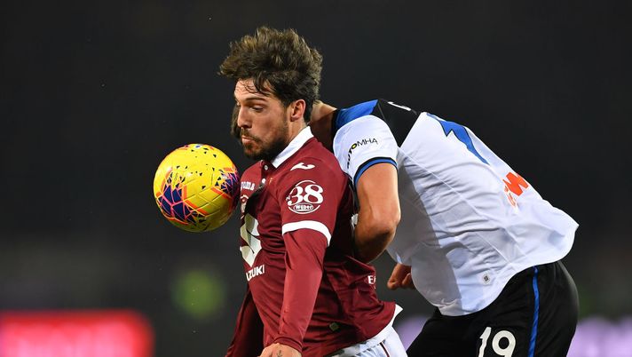TURIN, ITALY - JANUARY 25: Simone Verdi (L) of Torino FC clashes with Berat Djimsiti of Atalanta BC during the Serie A match between Torino FC and Atalanta BC at Stadio Olimpico di Torino on January 25, 2020 in Turin, Italy. (Photo by Valerio Pennicino/Getty Images) Torino-Lazio, Verdi nel pre-partita: “Non possiamo permetterci di calare” - immagine 1