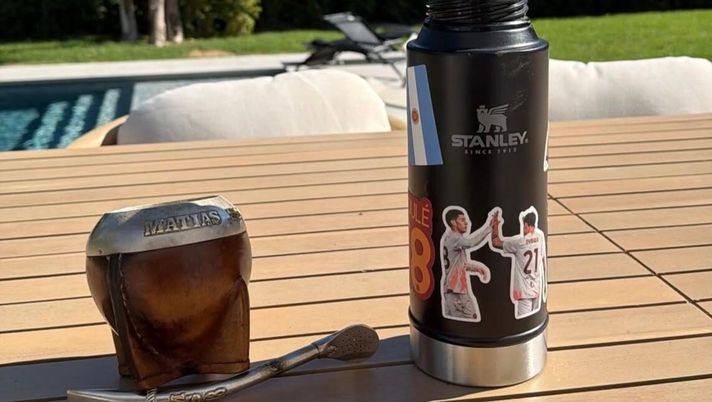 Soulé, pausa con stile: mate e dedica speciale a Dybala – FOTO Soulé, pausa con stile: mate e dedica speciale a Dybala – FOTO - immagine 1