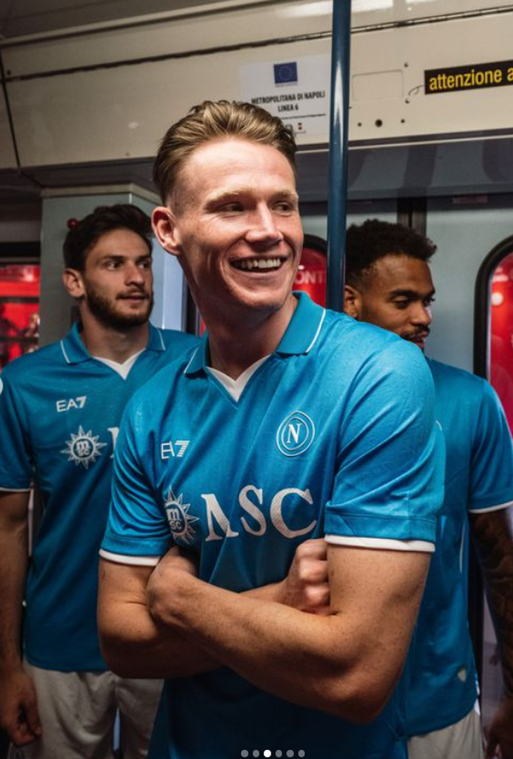 GALLERY Il Napoli esplora la metro di Chiaia, il backstage- immagine 1