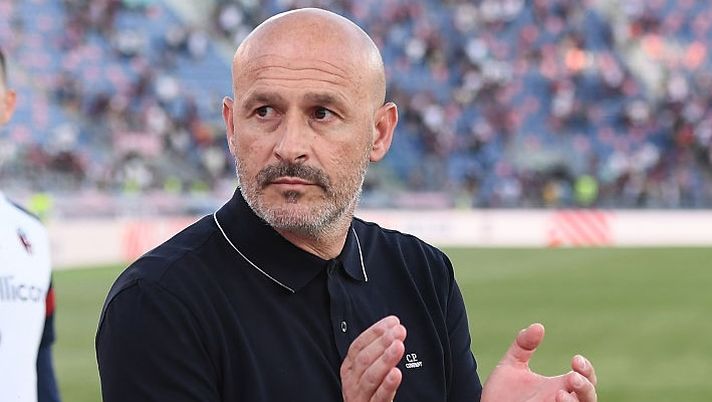 BOLOGNA, ITALY - MAY 23: Vincenzo Italiano head coach of Bologna FC celebrates during the Serie A match between Bologna FC 1909 and FC Internazionale at Renato Dall'Ara Stadium on May 23, 2026 in Bologna, Italy. (Photo by Alessandro Sabattini/Getty Images) Romano – Novità per la panchina del Napoli: ecco chi c’è in pole tra Italiano e Allegri - immagine 1