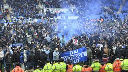 Reading, la tifoseria invade il campo: è protesta contro la dirigenza