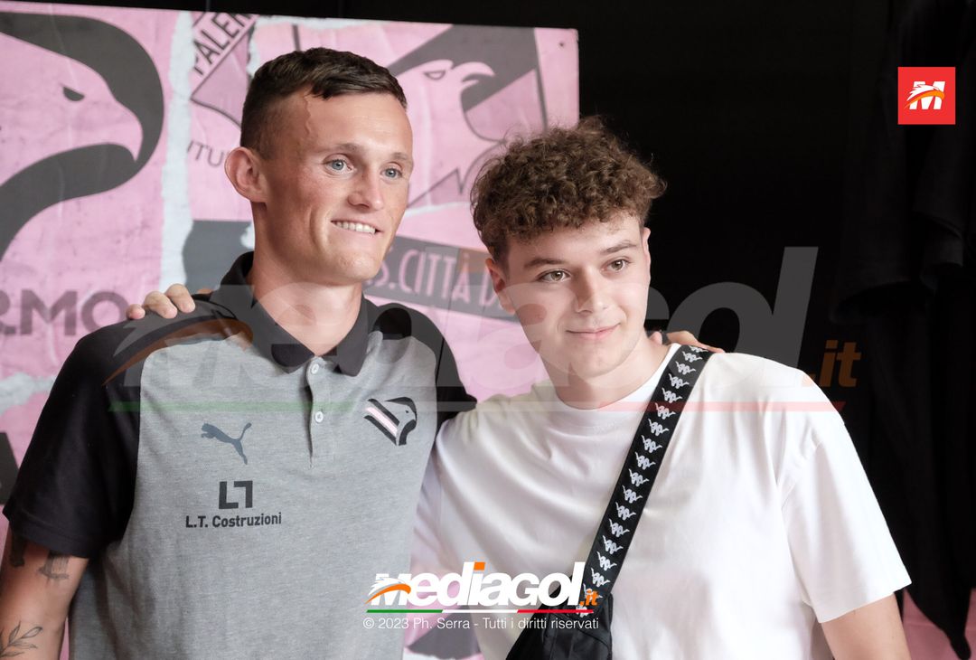 FOTO PALERMO: Liam Henderson incontra i tifosi allo Store Ufficiale (GALLERY) - immagine 80