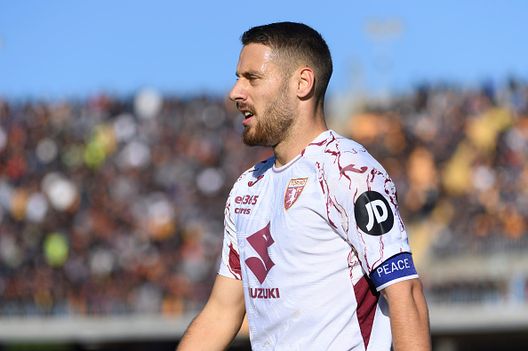 Altro giro, tocca a Vlasic: i giocatori croati quando incontrano Modric...