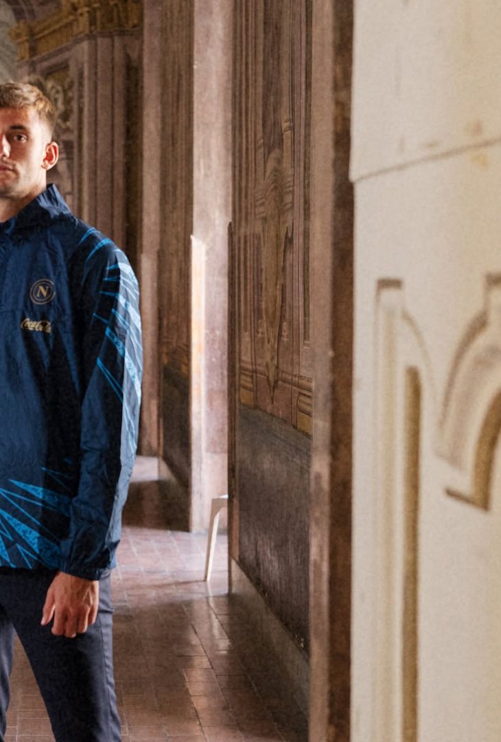 Il Napoli presenta la nuova giacca pre-gara: omaggio alla città – GALLERY - immagine 5