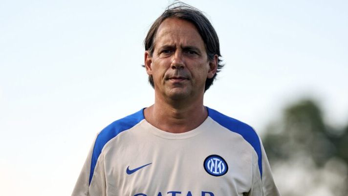 COMO, ITALY - JULY 22: Head Coach Simone Inzaghi of FC Internazionale in action during the pre-season friendly match between FC Internazionale and Pergolettese at Appiano Gentile on July 22, 2024 in Como, Italy. (Photo by Mattia Ozbot - Inter/Inter via Getty Images) Inter, Gazzetta: “Lautaro può tornare già martedì. Taremi alla prima e i dolori di Arnautovic…” - immagine 1