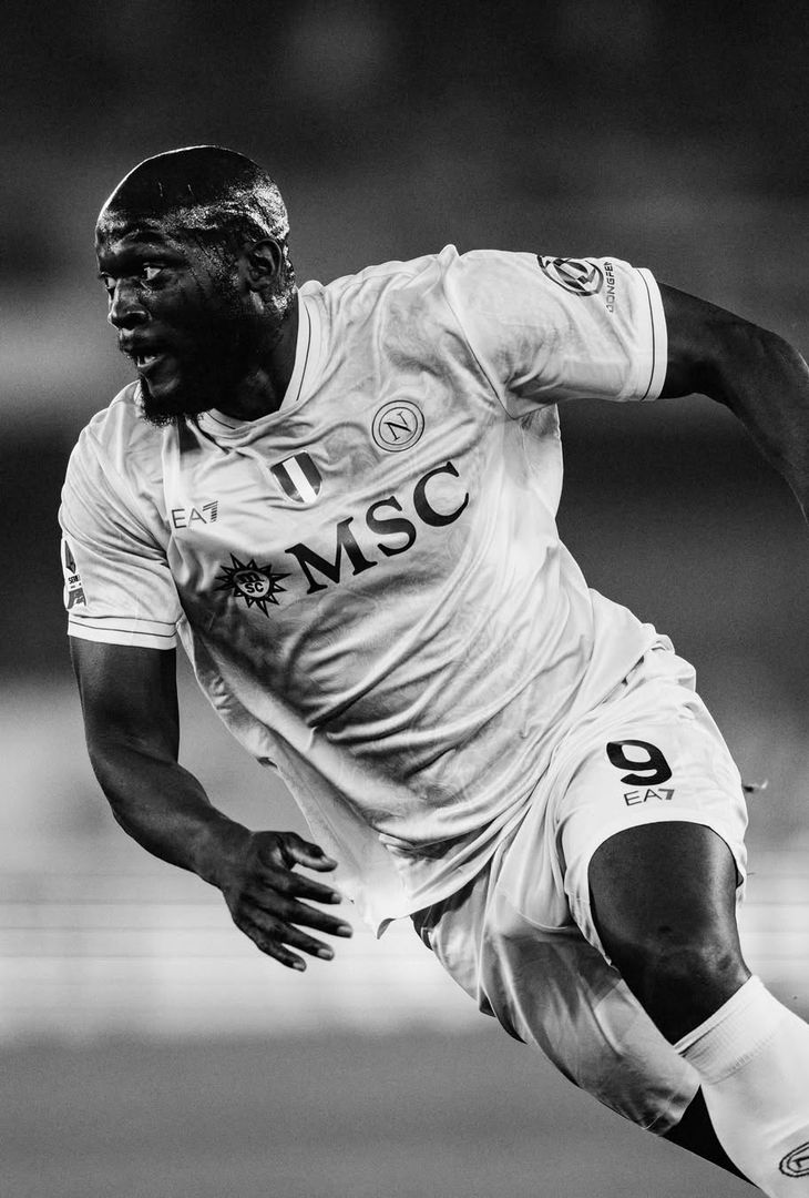 La frustrazione per il pareggio subito al primo tiro in porta e l'emozione di riuscire a portare i tre punti a casa a tempo scaduto: due facce della stessa medaglia che compongono il riassunto 'in bianco e nero' di Hellas Verona-Napoli realizzato dall'admin dell'account Instagram della compagine partenopea.