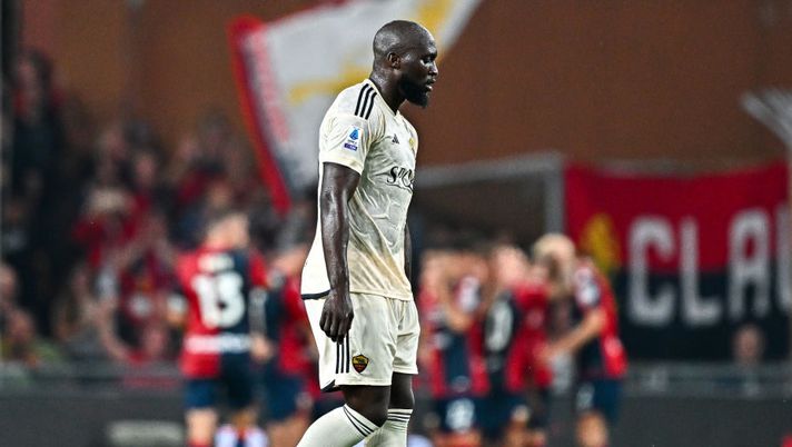 Roma disastro totale: crisi aperta, ko col Genoa 4-1. Mou in zona retrocessione - immagine 1