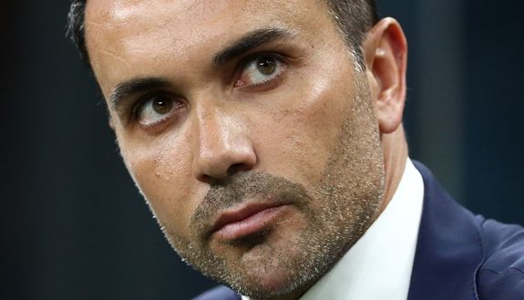MILAN, ITALY - APRIL 05: ACF Fiorentina coach Raffaele Palladino looks on before the Serie A match between AC Milan and ACF Fiorentina at Stadio Giuseppe Meazza on April 05, 2025 in Milan, Italy. (Photo by Marco Luzzani/Getty Images) Palladino