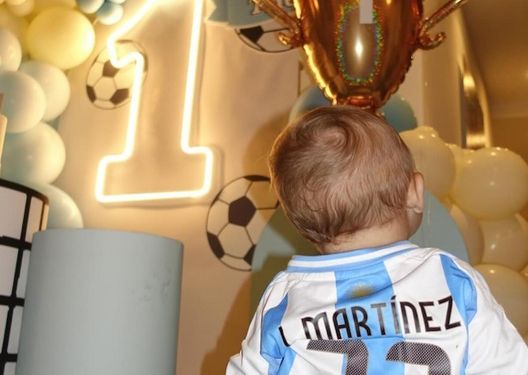 Primo compleanno per Theo, il figlio di Lautaro. La mamma: “Sei il nostro terremoto”- immagine 2