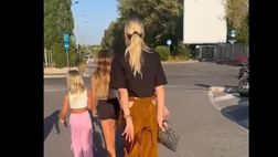 VIDEO / Ilary Blasi al cinema per Barbie. Chanel: “Tranquilli, si è vestita così”