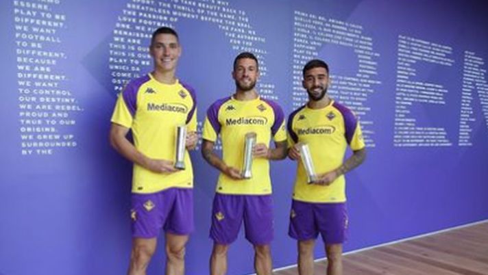 FOTO – Tre viola premiati tra i migliori della scorsa Conference League - immagine 1