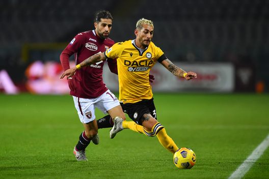 TURIN, ITALY - DECEMBER 12: Roberto Pereyra of Udinese Calcio is put under pressure by Ricardo Rodriguez of Torino F.C. during the Serie A match between Torino FC and Udinese Calcio at Stadio Olimpico di Torino on December 12, 2020 in Turin, Italy. Sporting stadiums around Italy remain under strict restrictions due to the Coronavirus Pandemic as Government social distancing laws prohibit fans inside venues resulting in games being played behind closed doors. (Photo by Valerio Pennicino/Getty Images) Torino, in difesa tra cambi di modulo e di giocatori: con poca continuità difficile fare bene- immagine 3