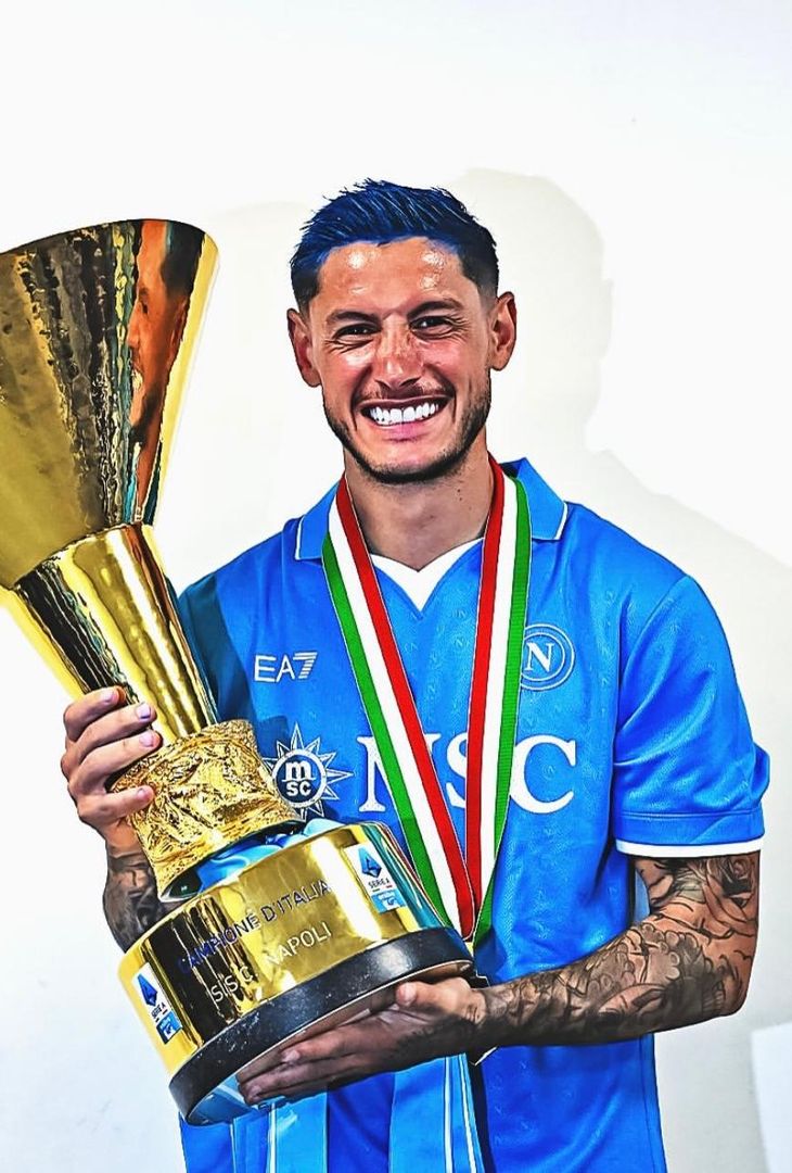 GALLERY Una coppa, mille emozioni: i ritratti dei campioni azzurri col trofeo - immagine 16