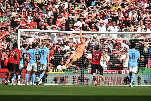 (Photo by Mike Hewitt/Getty Images) FA Cup, pena esemplare per il tifoso che ha deriso Hillsborough nel derby di Manchester- immagine 4