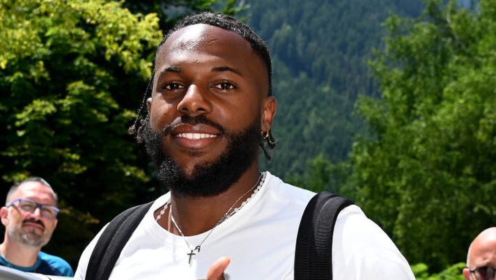 AURONZO DI CADORE, ITALY - JULY 13: SS Lazio unveil new signing Nuno Tavares upon arrival at the hotel during the SS Lazio training session on July 13, 2024 in Auronzo di Cadore, Italy. (Photo by Marco Rosi - SS Lazio/Getty Images) Lazio, oggi esami per Tavares: le sensazioni. Per Castrovilli, Dele-Bashiru e Romagnoli… - immagine 1
