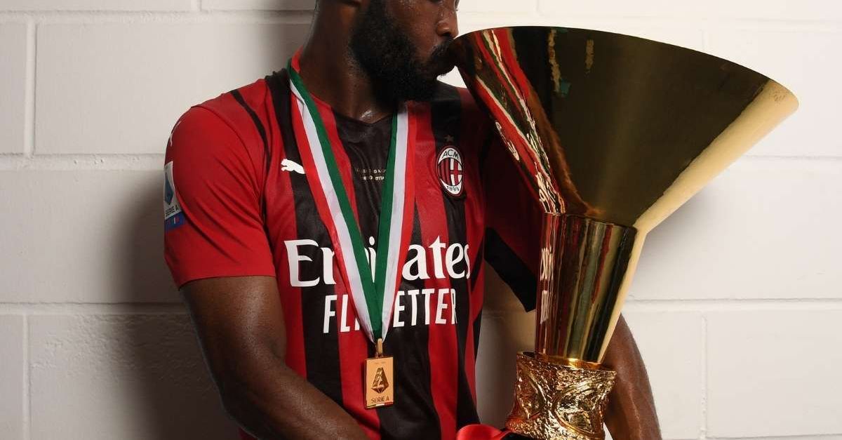 Milan, Tomori: “La telefonata di Maldini ha cambiato la mia carriera. Sullo Scudetto …” Milan, Tomori: “La telefonata di Maldini ha cambiato la mia carriera. Sullo Scudetto …”
