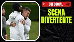 Milan, Camarda alla prova del canto: siparietto con Leao | VIDEO