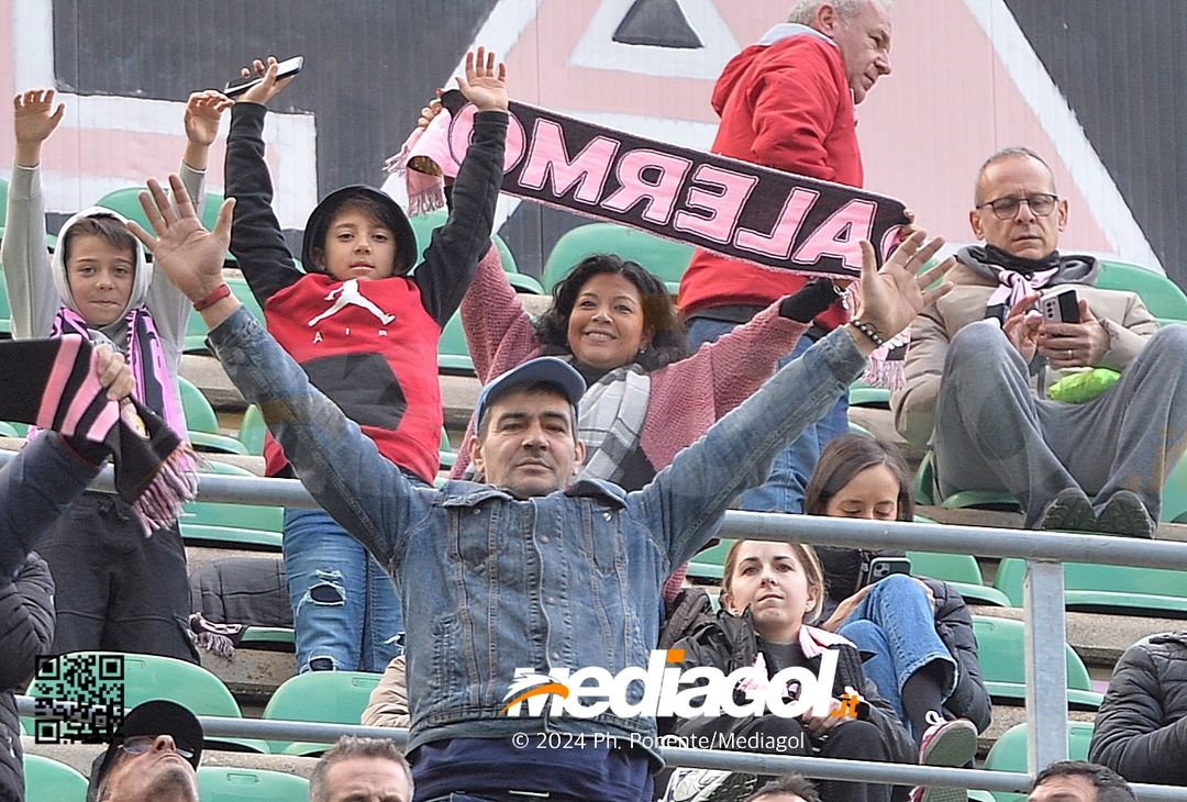 FOTOTIFO Palermo-Modena 4-2, gli scatti ai tifosi al “Renzo Barbera” (GALLERY) - immagine 14
