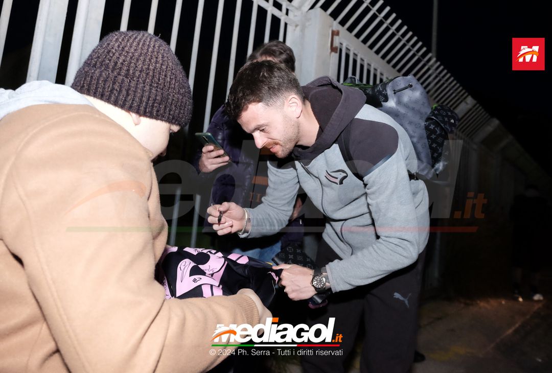 FOTO PALERMO: il Palermo FC si raduna al parcheggio dell’Ippodromo (GALLERY) - immagine 22