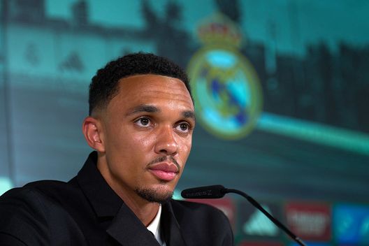 Madrid, Spagna - 12 giugno 2025: Trent Alexander-Arnold durante la conferenza stampa della presentazione come nuovo giocatore del Real Madrid. (Foto di Angel Martinez/Getty Images) Calciomercato Liverpool: acquisti, cessioni e trattative dei Reds di Slot- immagine 3