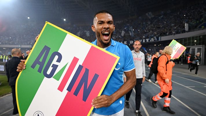 NAPLES, ITALY - MAY 23: Juan Jesus of Napoli celebrates victory following the Serie A match between Napoli and Cagliari at Stadio Diego Armando Maradona on May 23, 2025 in Naples, Italy. (Photo by Francesco Pecoraro/Getty Images) juan jesus napoli