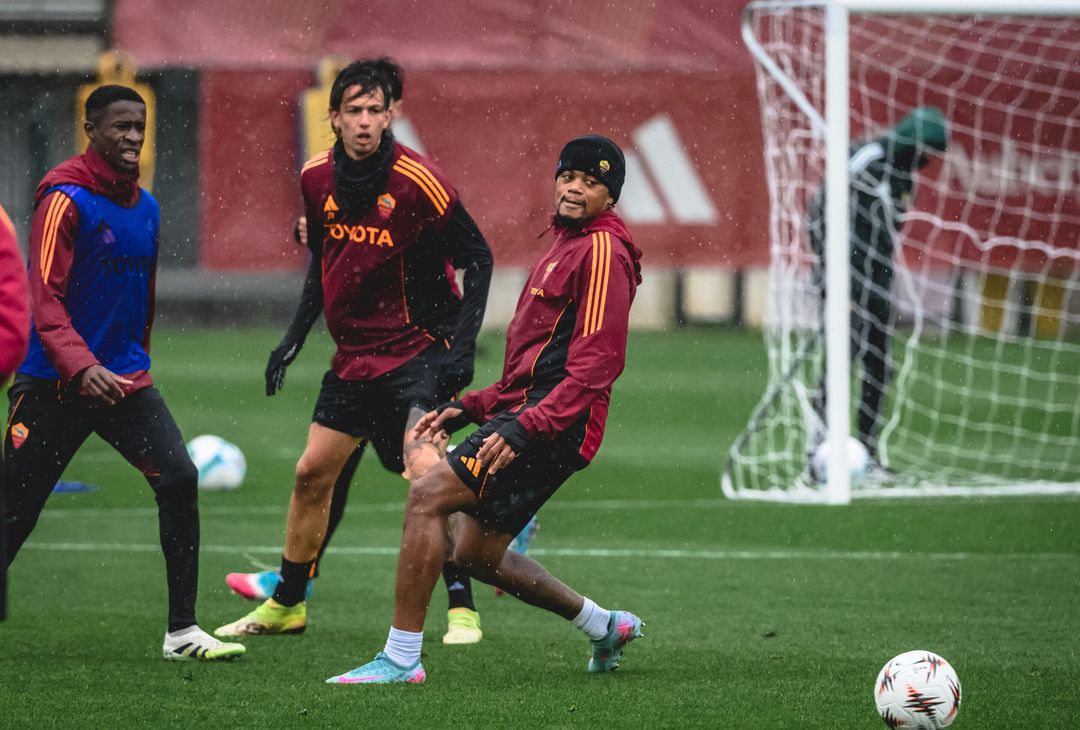 Trigoria, seduta sotto la pioggia in vista del Midtjylland – FOTO GALLERY - immagine 10