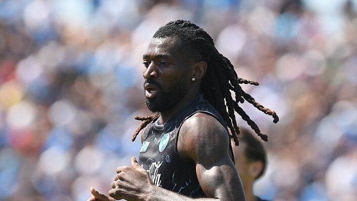 CASTEL DI SANGRO, ITALY - AUGUST 06: Zambo Anguissa of Napoli on August 06, 2025 in Castel di Sangro, Italy. (Photo by SSC NAPOLI/SSC NAPOLI via Getty Images) ULTIM’ORA – Napoli, bruttissime notizie per Anguissa: l’esito degli esami e i tempi di recupero - immagine 1