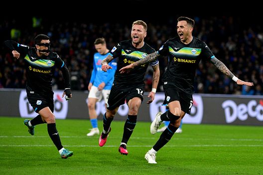 NAPOLI, ITALIA - 3 MARZO: Matias Vecino della SS Lazio esulta dopo il gol del vantaggio durante la partita di Serie A tra SSC Napoli e SS Lazio allo Stadio Diego Armando Maradona il 3 marzo 2023 a Napoli, Italia. (Foto di Marco Rosi - SS Lazio/Getty Images)