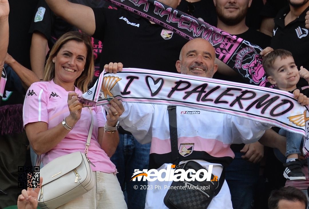 FOTOTIFO Palermo-Lecco, gli scatti ai tifosi al “Renzo Barbera” (GALLERY) - immagine 82