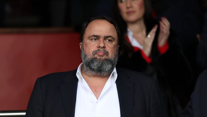 Nottingham, il proprietario Marinakis lascia lo stadio e getta il suo pass tra i cespugli - immagine 1