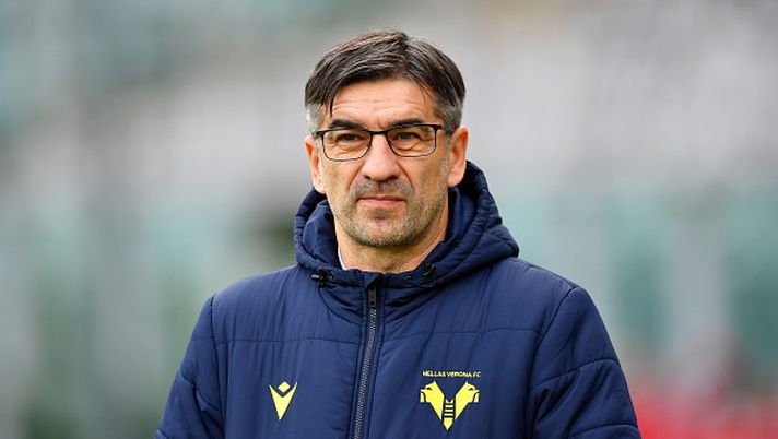 TURIN, ITALY - JANUARY 06: Ivan Juric, Head Coach of Hellas Verona F.C. looks on during the Serie A match between Torino FC and Hellas Verona FC at Stadio Olimpico di Torino on January 06, 2021 in Turin, Italy. Sporting stadiums around Italy remain under strict restrictions due to the Coronavirus Pandemic as Government social distancing laws prohibit fans inside venues resulting in games being played behind closed doors. (Photo by Valerio Pennicino/Getty Images) Juric: “Futuro? Ho parlato con la società. In questi giorni prenderò una decisione” - immagine 1