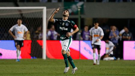 SAO PAULO, BRAZIL - NOVEMBER 09: Bruno Henrique of Palmeiras celebrates after scoring his team's first goal during a match between Palmeiras and Corinthians for the Brasileirao Series A 2019 at Pacaembu Stadium on November 09, 2019 in Sao Paulo, Brazil. (Photo by Miguel Schincariol/Getty Images)