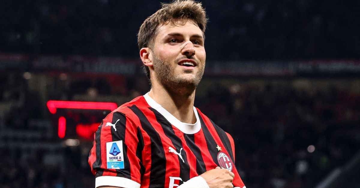 Milan, Gimenez senza filtri: “I tifosi sono abituati a vincere, puntiamo allo Scudetto” Milan, Gimenez senza filtri: “I tifosi sono abituati a vincere, puntiamo allo Scudetto”