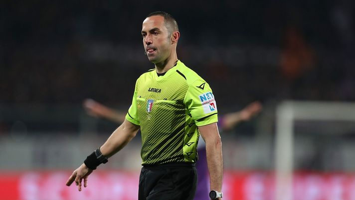 FLORENCE, ITALY - MARCH 02: Marco Guida referee during the Coppa Italia Semi Final 1st Leg match between ACF Fiorentina and Juventus FC at Stadio Artemio Franchi on March 2, 2022 in Florence, Italy. (Photo by Gabriele Maltinti/Getty Images) Genoa-Fiorentina, la scheda dell’arbitro Guida - immagine 1