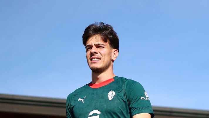 Ardon Jashari (centrocampista AC Milan), qui durante una seduta di allenamento dei rossoneri a Milanello | Milan News (Getty Images) Milan, Braglia sicuro su Jashari: 'Un giocatore di qualità. Ha bisogno ...'